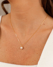 Cargar imagen en el visor de la galería, Single Pearl Necklace
