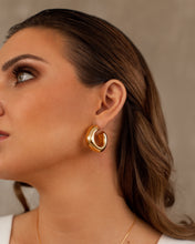 Cargar imagen en el visor de la galería, Anne Hoop Earrings
