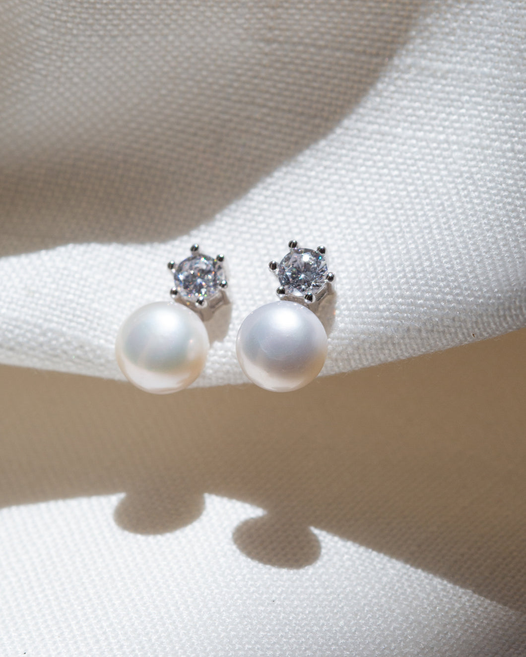 Claire Pearl Earrings
