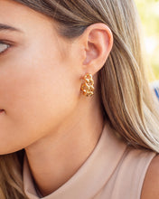 Cargar imagen en el visor de la galería, Chain Hoop Earrings
