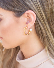 Cargar imagen en el visor de la galería, Gemma Pearl Earrings
