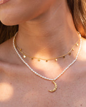 Cargar imagen en el visor de la galería, Pearly Moon Necklace
