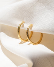 Cargar imagen en el visor de la galería, Serpent Hoops
