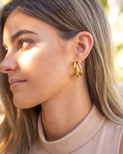 Cargar imagen en el visor de la galería, Triple Hoop Earrings
