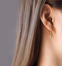 Cargar imagen en el visor de la galería, Chain Drop Earrings
