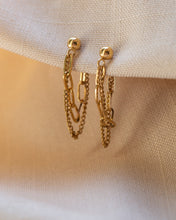 Cargar imagen en el visor de la galería, Chain Drop Earrings
