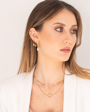 Cargar imagen en el visor de la galería, Starfish Huggie Earrings
