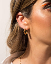 Cargar imagen en el visor de la galería, Mini Twist Hoops
