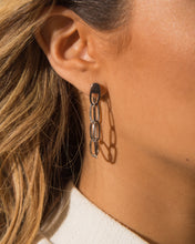 Cargar imagen en el visor de la galería, Chain Lock Earrings
