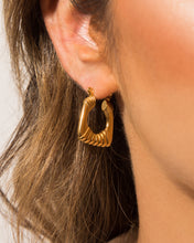 Cargar imagen en el visor de la galería, Cassie Earrings

