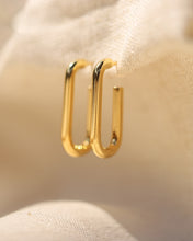 Cargar imagen en el visor de la galería, Petit Oval Earrings
