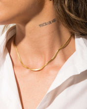 Cargar imagen en el visor de la galería, Snake Necklace
