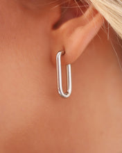 Cargar imagen en el visor de la galería, Petit Oval Earrings
