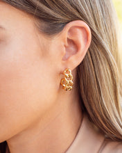 Cargar imagen en el visor de la galería, Chain Hoop Earrings
