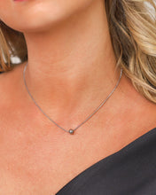 Cargar imagen en el visor de la galería, Iris Necklace
