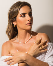 Cargar imagen en el visor de la galería, Pearl Necklace
