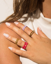 Cargar imagen en el visor de la galería, Linked Hearts Color Ring
