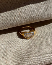 Cargar imagen en el visor de la galería, Heart Ring
