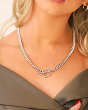 Cargar imagen en el visor de la galería, Square Toggle Chain Necklace
