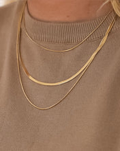 Cargar imagen en el visor de la galería, Triple Snake Necklace

