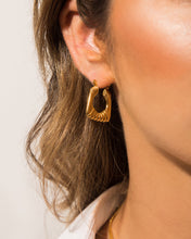 Cargar imagen en el visor de la galería, Cassie Earrings
