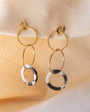 Cargar imagen en el visor de la galería, Marble Drop Earrings
