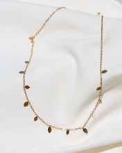 Cargar imagen en el visor de la galería, Mini Leaves Chocker

