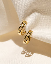 Cargar imagen en el visor de la galería, Mini Chain Huggie Hoops
