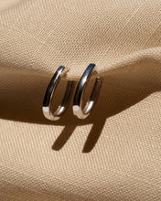 Cargar imagen en el visor de la galería, Mini Oval Hoops
