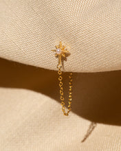 Cargar imagen en el visor de la galería, Starburst Chain Stud Earring
