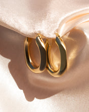 Cargar imagen en el visor de la galería, Roma Chunky Hoops
