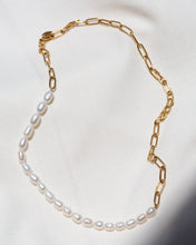 Cargar imagen en el visor de la galería, Amber Necklace
