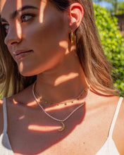 Cargar imagen en el visor de la galería, Pearly Moon Necklace
